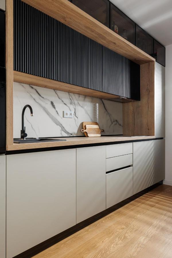 Pure Living Apartment W. Private Parking Brasov Exterior photo